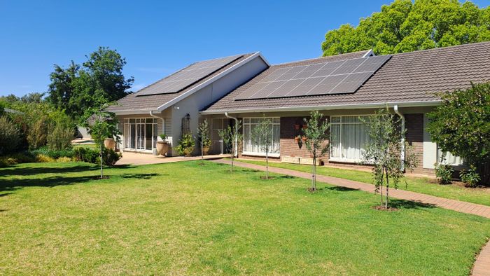 Flamwood House For Sale: 4 Bedrooms, pool, office, solar options, double garage.
