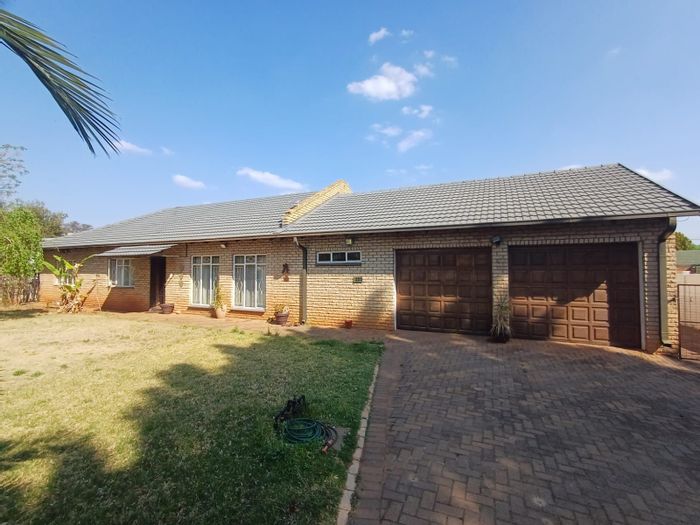 For Sale: Adamayview House with 3 Bedrooms, Flatlet, and Rental Potential.