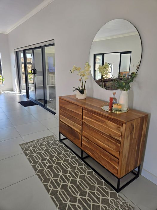 For Sale: House in Mount Royal Golf Estate with 3 beds, golf access, secure living.