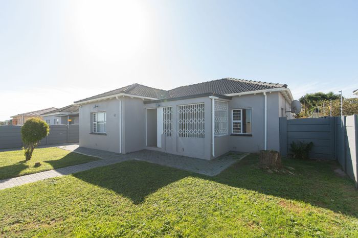 Glenhurd House For Sale: 3 bedrooms, large backyard, electric fence, renovation potential.