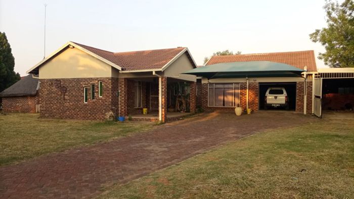 House For Sale in Vaal Park: 3 Bedrooms, Lapa, Garage, and Ample Parking.