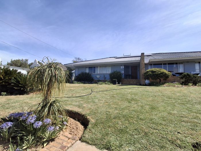 Bergzicht House For Sale: Spacious home, large erf, solar power, and garden retreat.