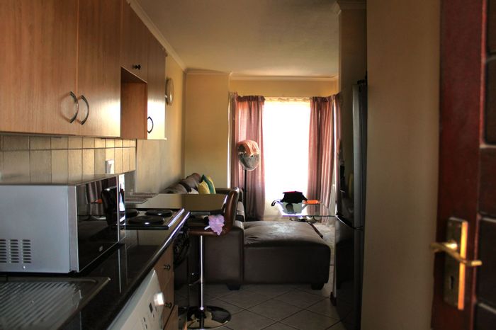 For Sale: Apartment in Montana Tuine with 2 bedrooms, parking, and open-plan living.