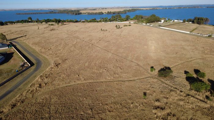 Vaal Marina Central: For Sale - Vacant Land Residential, 12500 m² with agricultural zoning.