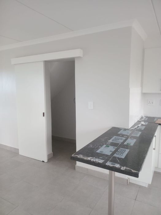 For Sale: Townhouse in Bardale Village with 3 bedrooms, parking, and open-plan living.