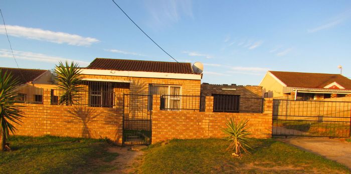 For Sale: House in Booysen Park with 3 bedrooms, double garage, and entertainment area.
