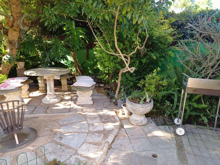 Loerie Park House To Rent: 3 bedrooms, indoor braai, garden, secure parking.