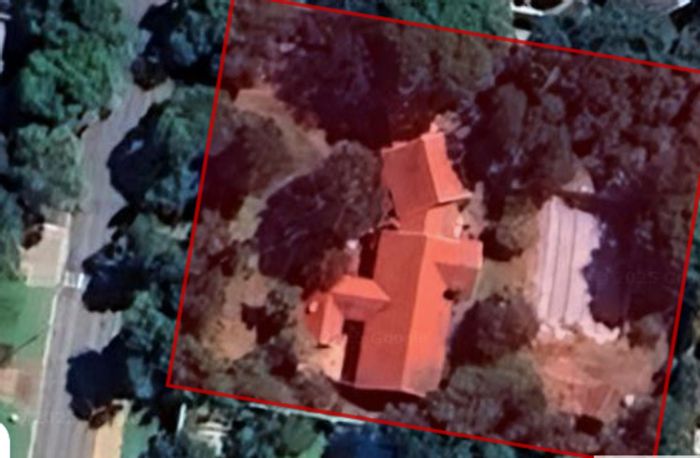 Hurlingham House For Sale: 3 Bedrooms, Pool, 2,244 m² Land, Redevelopment Potential.