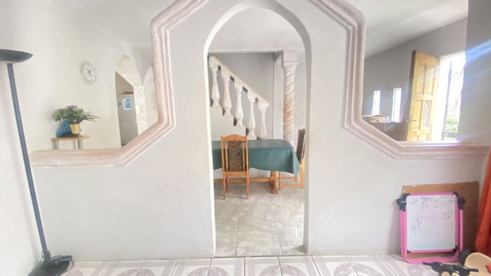 Rydalvale House For Sale: 3 Bedrooms, spacious backyard, close to amenities.