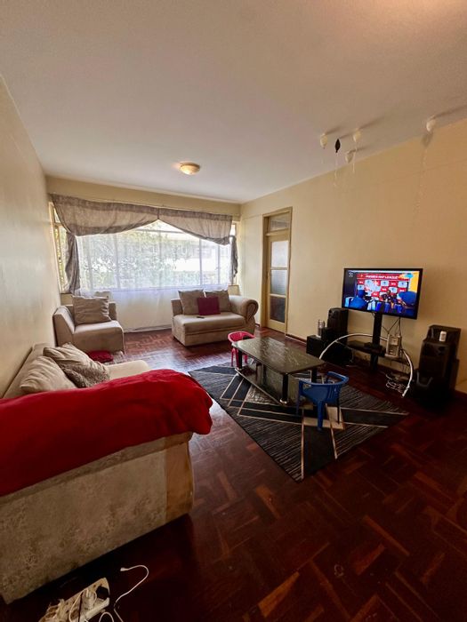 1.5 Bedroom Apartment For Sale in Sunnyside with Secure Access and Parking.