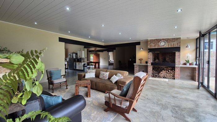 Spacious 5-bedroom house with pool, entertainment area, and borehole in Lydenburg Central. For Sale.