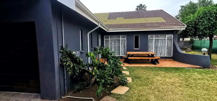 3 Bedroom House To Rent in Glen Marais with garden, 2 lounges, and 24-hour security.