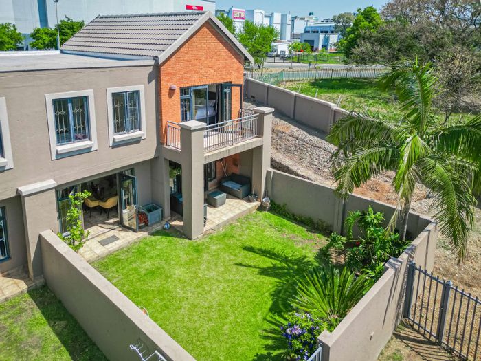 Darrenwood Cluster For Sale: 2 Beds, private garden, close to amenities.