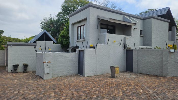 For Sale: Townhouse in Steiltes with pool, office space, and secure complex.