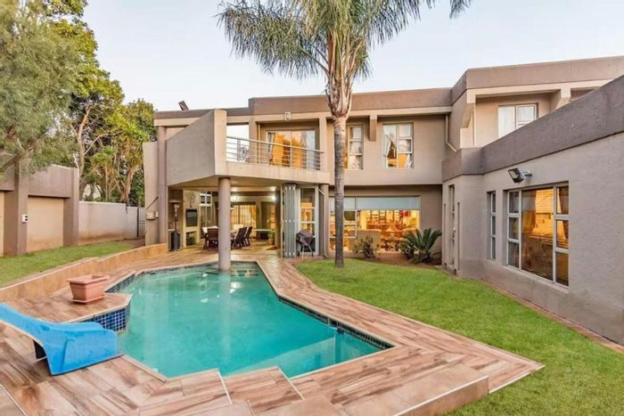Spacious Northcliff house for sale: 4 bedrooms, pool, study, triple garage.