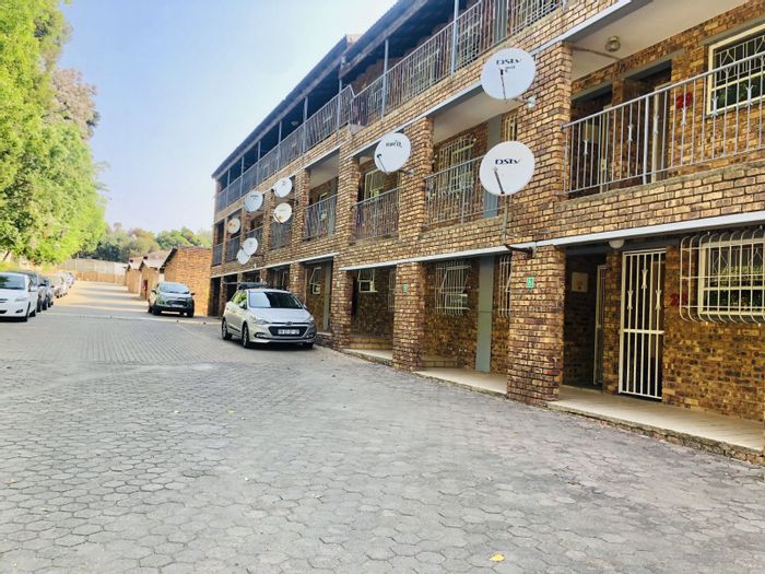 Robindale House For Sale: 2 beds, pool view, secure parking, 24-hour security.