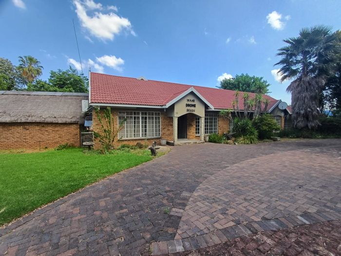 Flamwood House For Sale: 4 Bedrooms, Business Rights, Pool, and Flatlet.