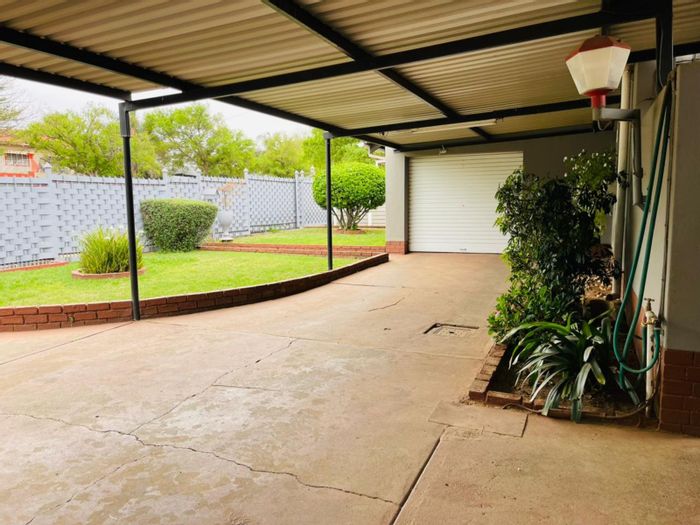 Danville House For Sale: 3 beds, pool, bar, garage, security system.