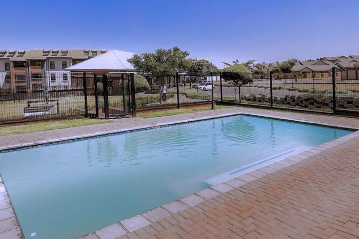 Sagewood Apartment For Sale: 2 bedrooms, pool, clubhouse, secure estate living.