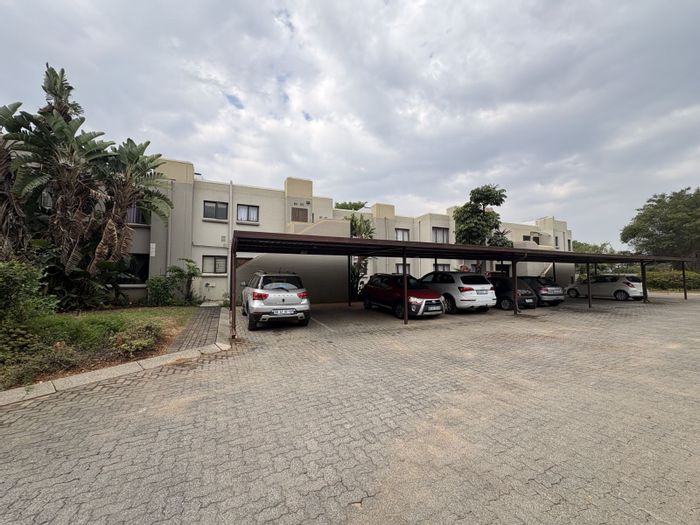 Bloubosrand Apartment For Sale: 2 Bedrooms, balcony, secure complex, parking included.
