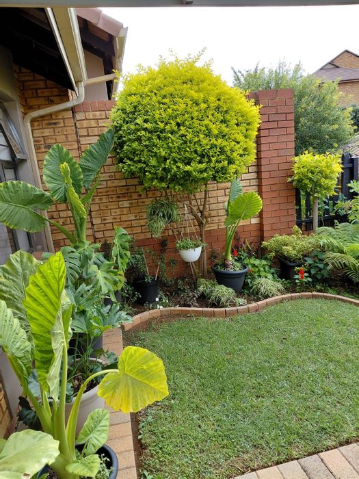 For Sale: 2-Bedroom Townhouse in Homes Haven with Courtyard and Community Amenities