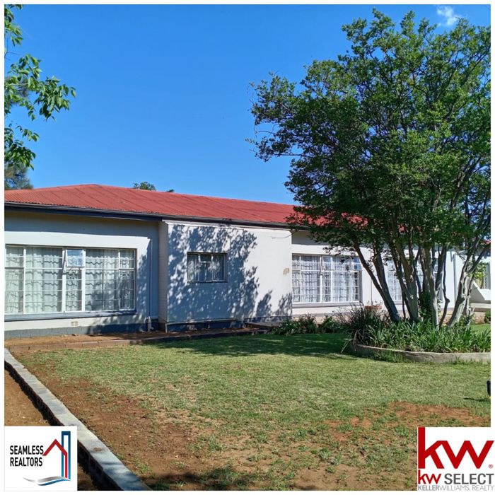 For Sale: House in Christiana Central with 4 bedrooms, office, and security features.