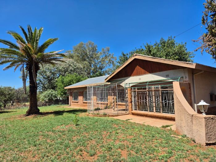 For Sale: House in Kuruman Central with 4 bedrooms, double garage, and entertainment area.
