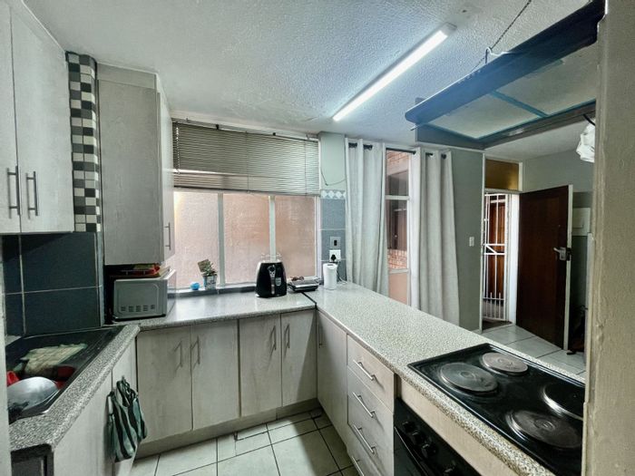 Sunnyside Apartment For Sale: 2 Bedrooms, parking, near highways and shopping.