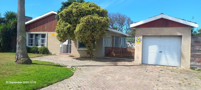For Sale: Bluewater Bay House with 3 bedrooms, large yard, and garage.