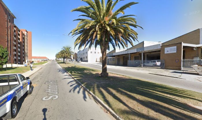 3-Bedroom Apartment For Sale in Sidwell with Spacious Lounge and Convenient Location.