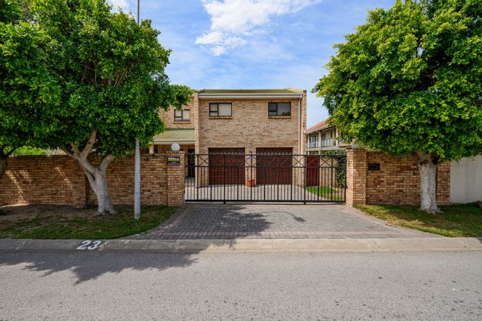 For Sale: Bluewater Bay House with 4 bedrooms, pool, and sea views.