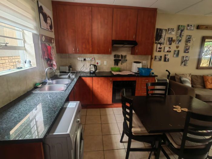 3 Bedroom Townhouse with Garden, Garage, Solar Panels in Wilgeheuwel For Sale.