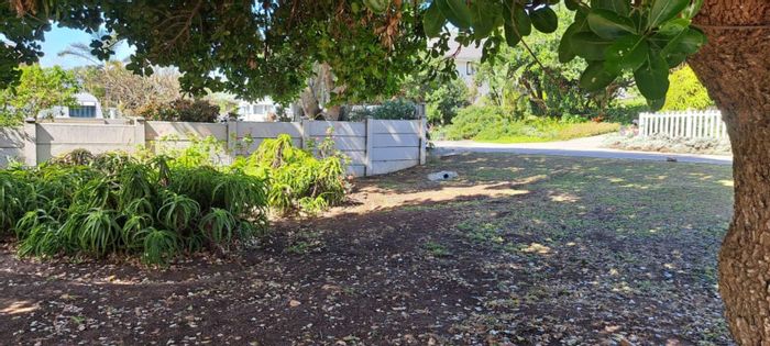 Vacant Land for Sale in Tergniet: 476m² near tidal pool, ideal for building.