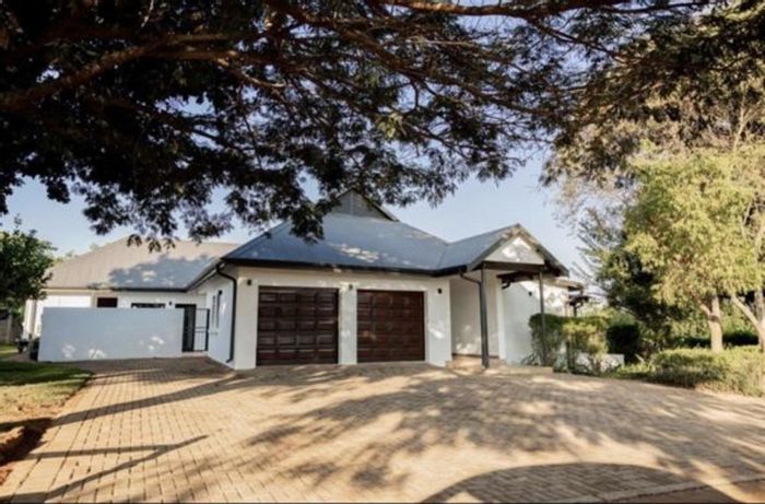 For Sale: House in Doornhoek Equestrian Estate with 4 bedrooms, solar, flatlet.