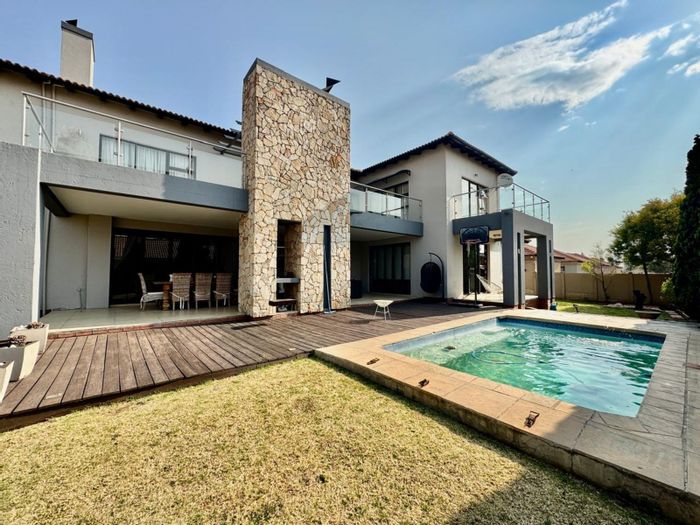 For Sale: Unique 5-bedroom house in Secunda Central with pool and entertainment areas.