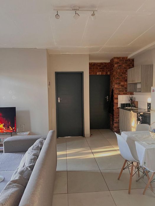 Ferndale Apartment To Rent: 2 Bedrooms, secure parking, pre-paid utilities included.