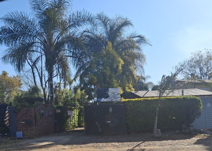 Versatile House for Sale in Pretoria North with flatlet and spacious outdoor areas.