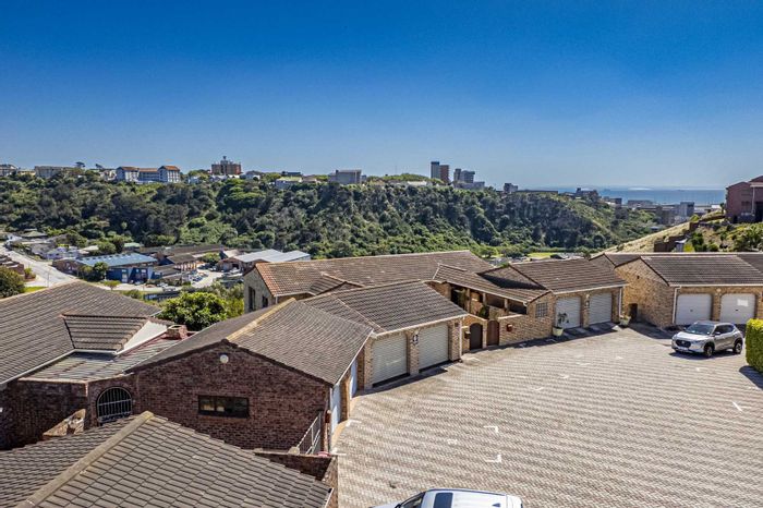 3 Bedroom Townhouse For Sale in South End with garden, garage, and valley views.