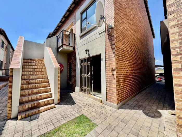 Trichardt Apartment To Rent: 1 Bed, Open Plan, Carport, Utilities Excluded.