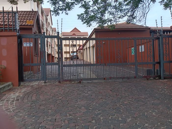 3 Bedroom Apartment To Rent in Ferndale with pool and ample parking.