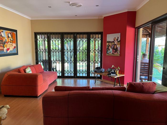 For Sale: 4-bedroom house in Volksrust Central with pool, braai area, and solar panels.