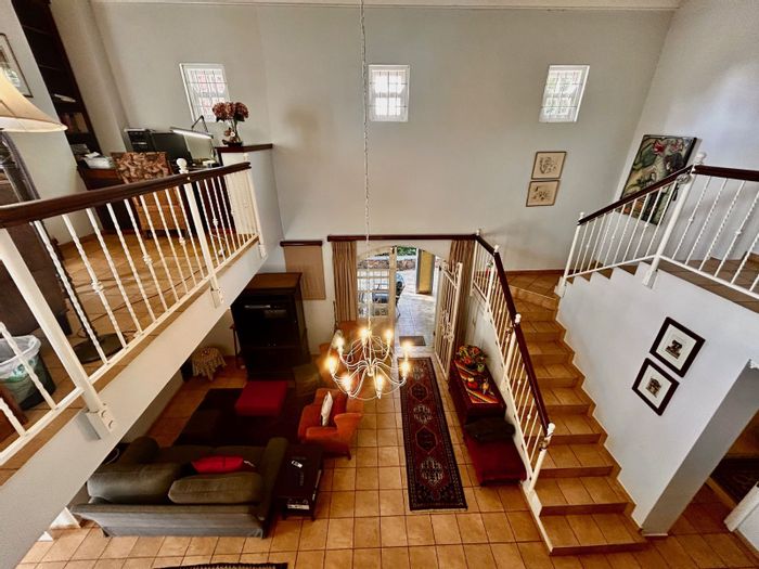 Die Hoewes House For Sale: 3 beds, double garage, patio, secure estate living.