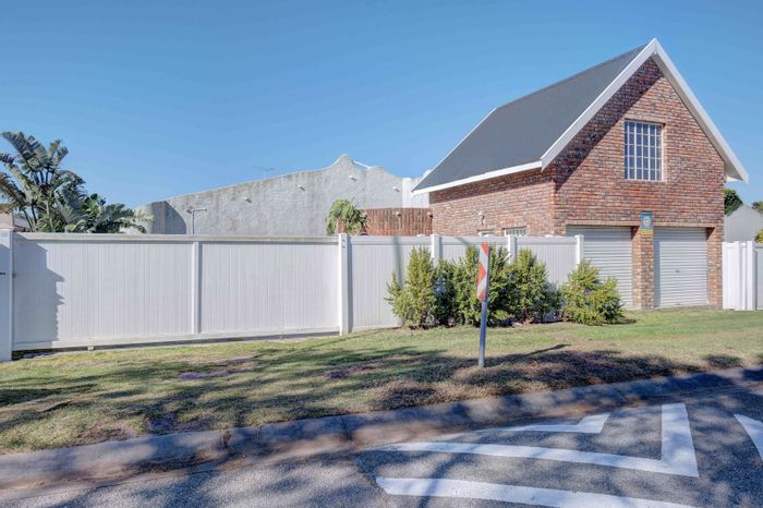 Broadwood House For Sale: 5 beds, 4 baths, loft apartment, rental flatlet.