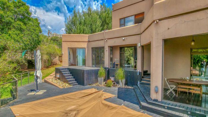 Kloofendal House For Sale: Spacious 6-bedroom, garden, flatlet, and inverter system.