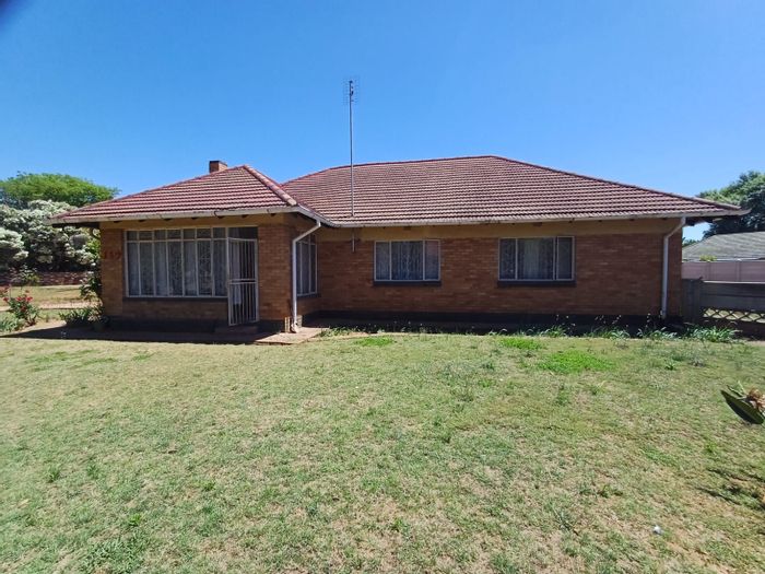 3-Bedroom House for Sale in Stilfontein Ext 4 with Garage and Spacious Yard.