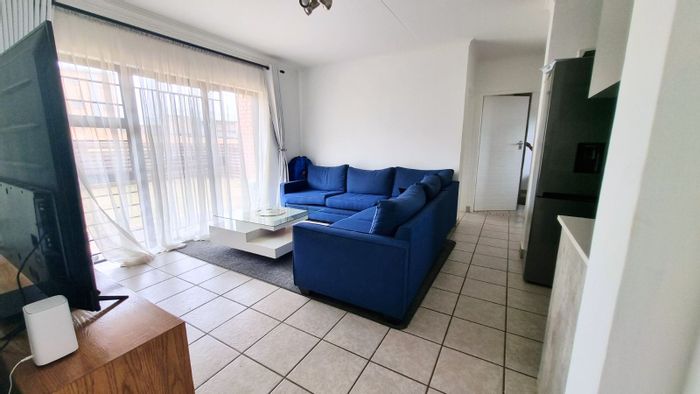 Sagewood Apartment For Sale: 4 bedrooms, pool, clubhouse, secure parking, convenient location.