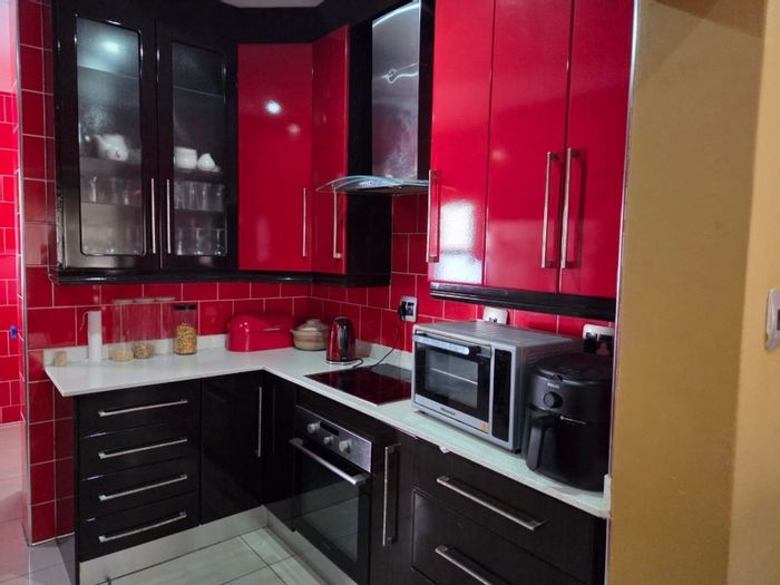 For Sale: 4-Bedroom House in Bendor with double garage and private balcony.