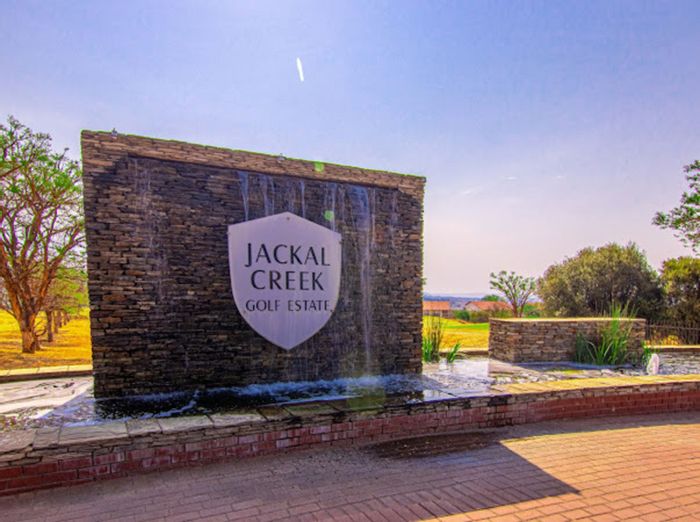 1 Bed Apartment To Rent in Roodepoort, features spacious layout and private viewing.