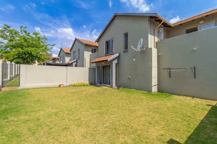 For Sale: Fairland Townhouse with 3 beds, garden, double garage, and nearby schools.