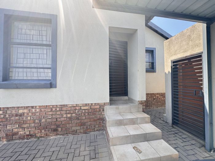 3-Bedroom Townhouse For Sale in Kosmosdal, secure complex, close to amenities.